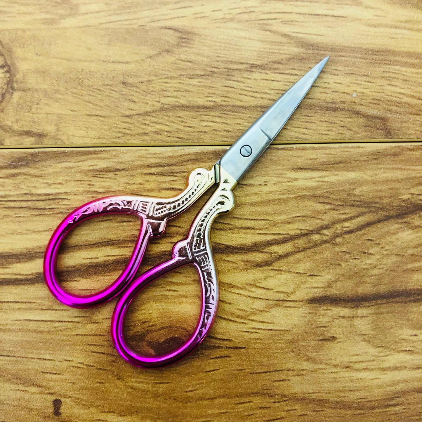 La Vie En Rose Embroidery Scissors